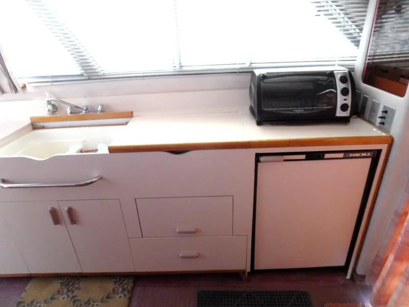 1989 Sea Ray 300 Sedan Bridge