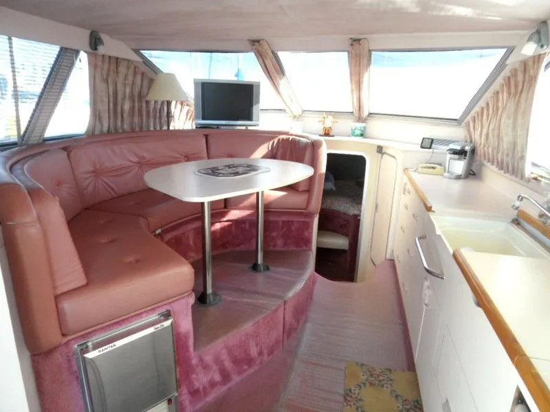 1989 Sea Ray 300 Sedan Bridge