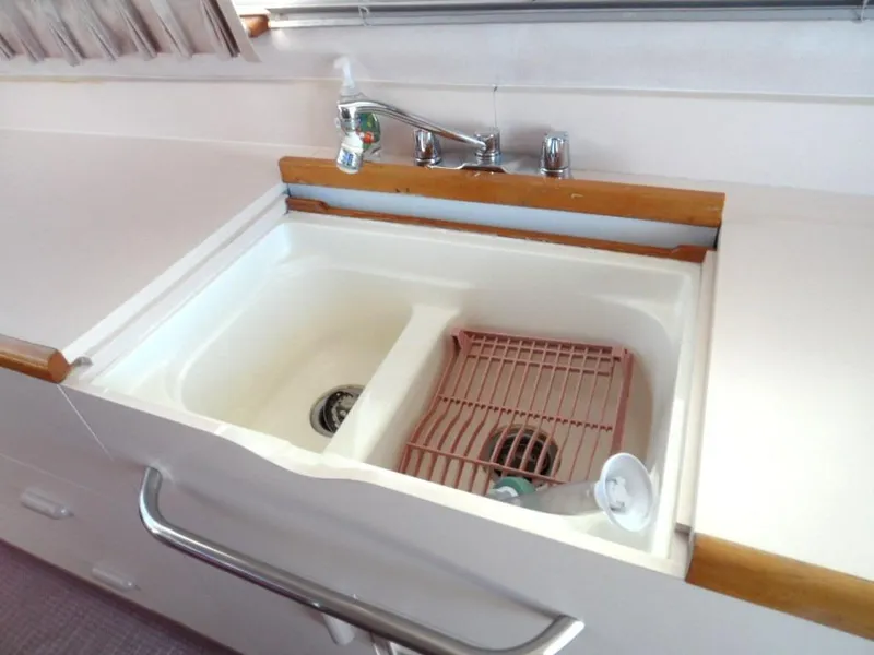 1989 Sea Ray 300 Sedan Bridge