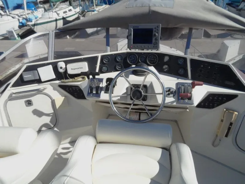 1989 Sea Ray 300 Sedan Bridge