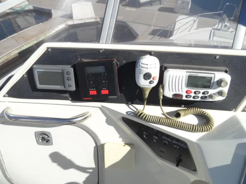 1989 Sea Ray 300 Sedan Bridge