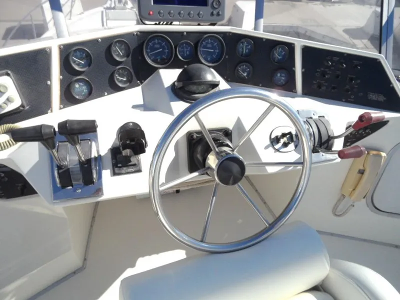 1989 Sea Ray 300 Sedan Bridge