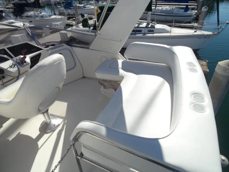 1989 Sea Ray 300 Sedan Bridge