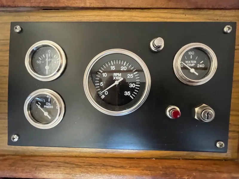 1977 Willard Marine Nomad 30