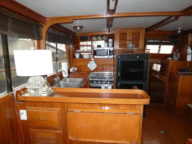 1983 Cheer Men PT 38 Trawler