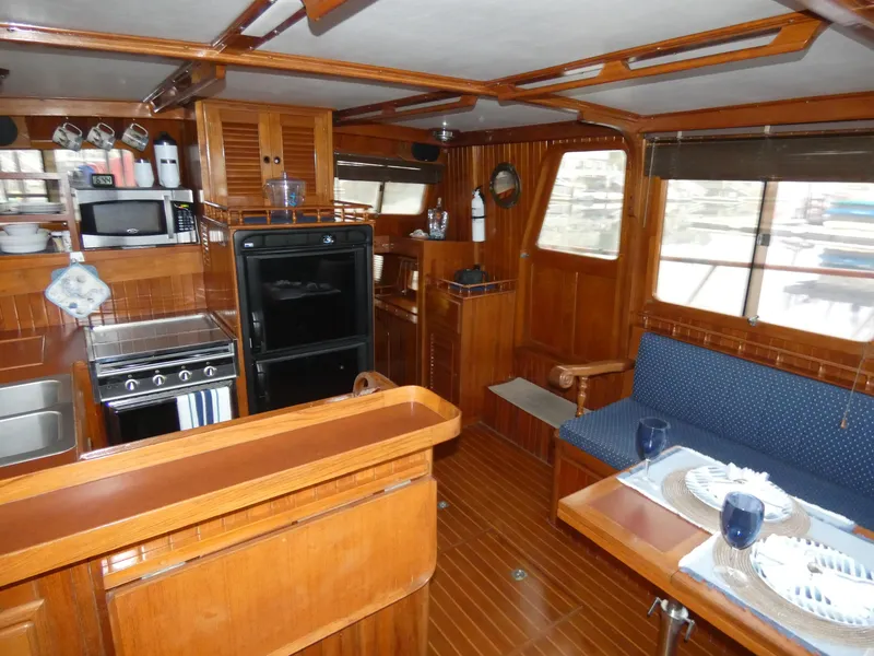 1983 Cheer Men PT 38 Trawler
