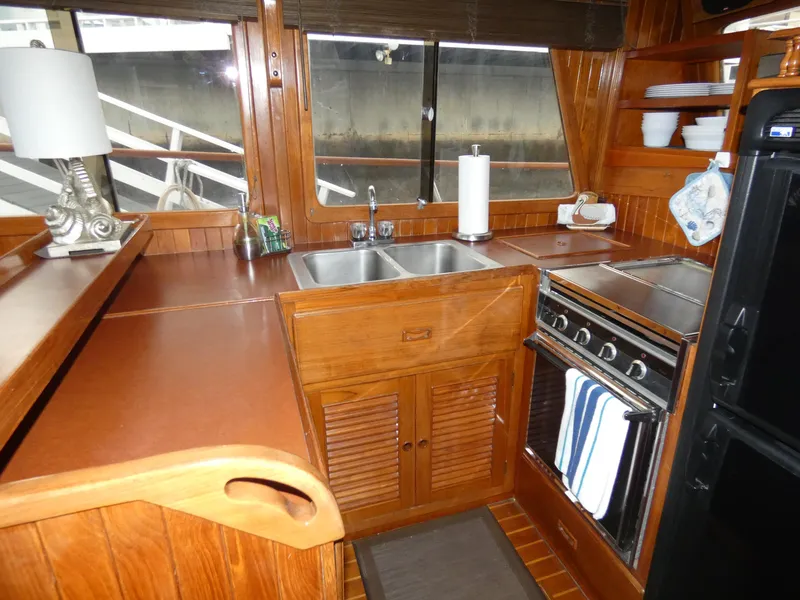 1983 Cheer Men PT 38 Trawler