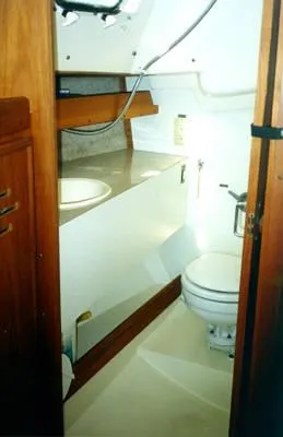 aft head w/shower