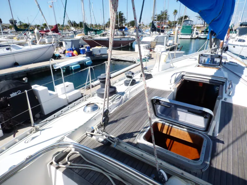 Midships cockpit