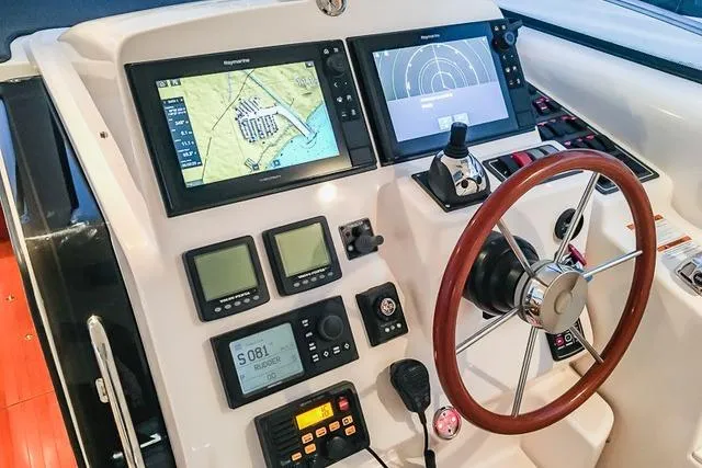 Helm of 2007 Tiara Yachts 4300 Sovran with navigation displays and controls.