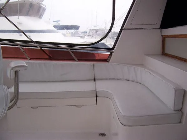 Flybridge seating