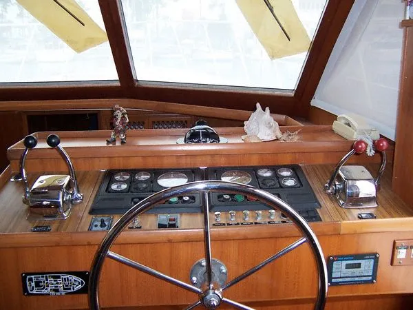 1995 Lien Hwa Vitesse Yacht Fisher