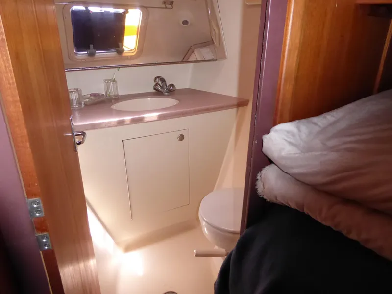 Guest head & shower