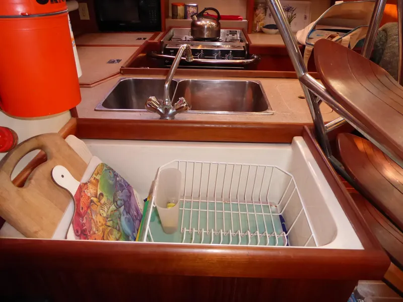 Dish drainer