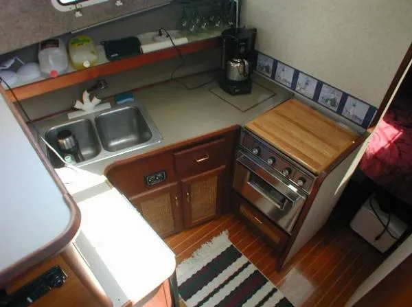 1984 Bayliner 3270 Explorer