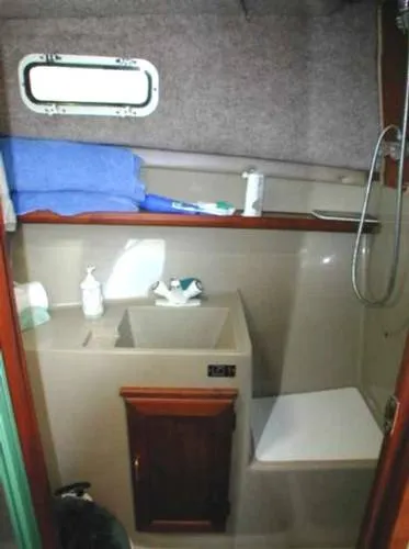 1984 Bayliner 3270 Explorer