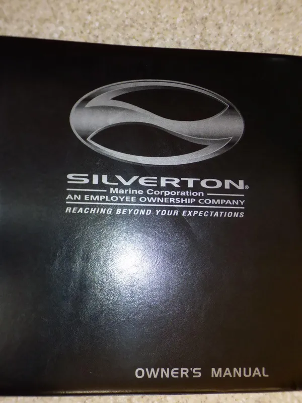 2005 Silverton 38 Convertible