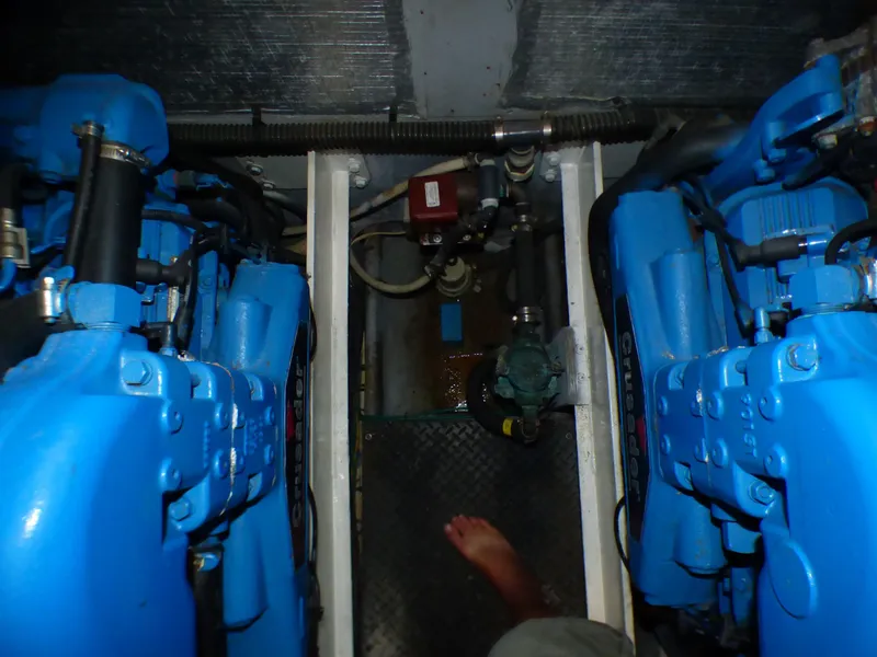 2005 Silverton 38 Convertible