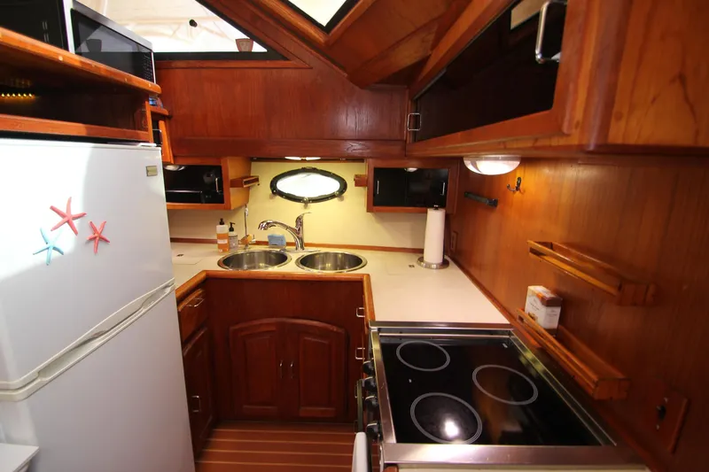 1988 Californian 48 Cockpit Motor Yacht