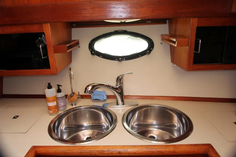 1988 Californian 48 Cockpit Motor Yacht