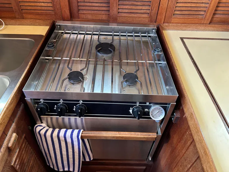 Force !0 Stove