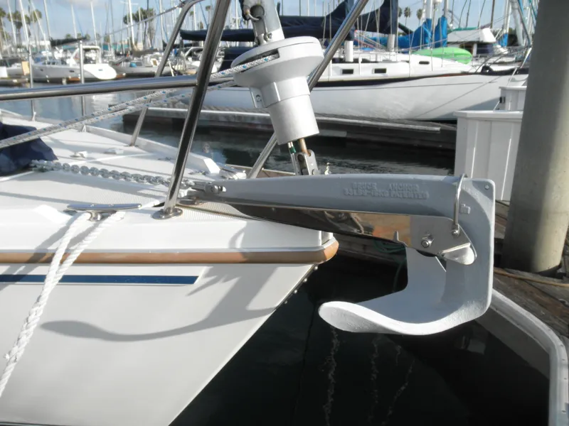 Extended Anchor Roller & Bruce 33 Anchor