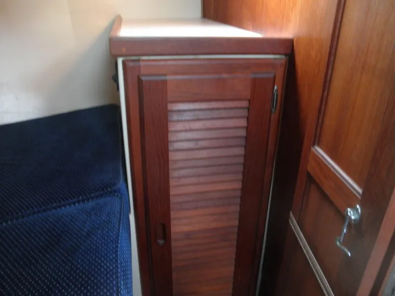 Forward Hanging Locker