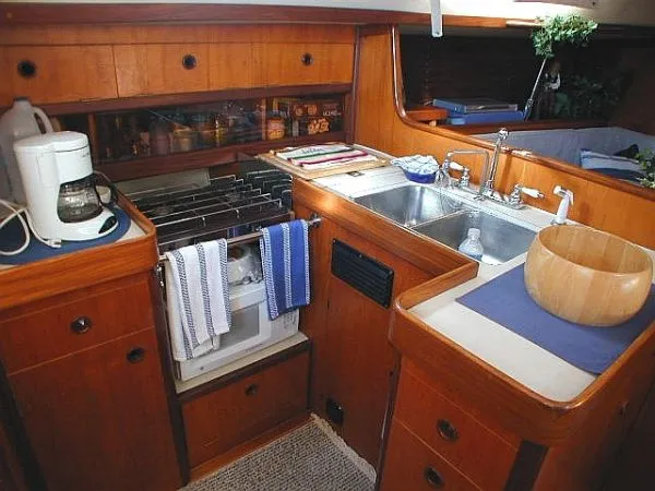 1985 Beneteau First 375