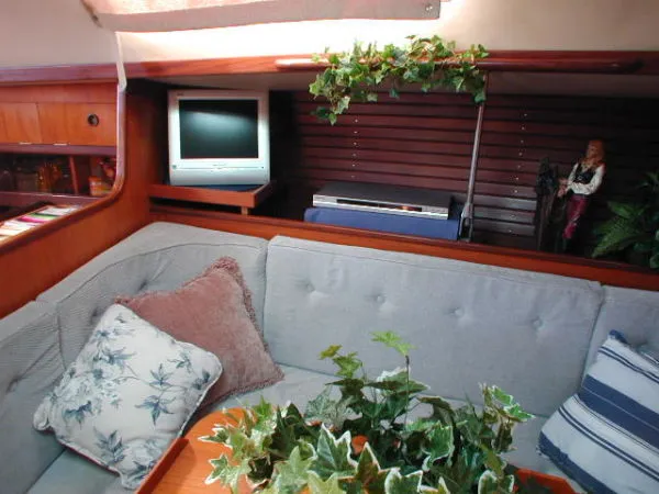 1985 Beneteau First 375
