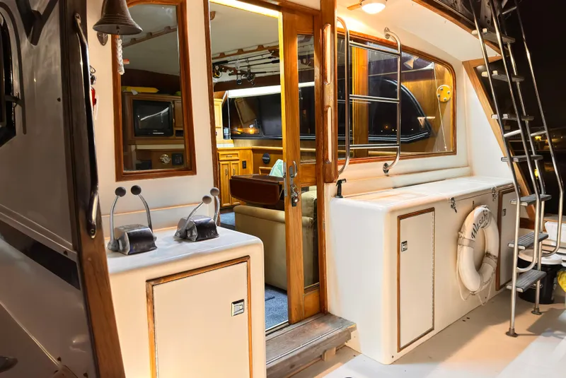 1989 Egg Harbor 43 Convertible Sport Fisherman