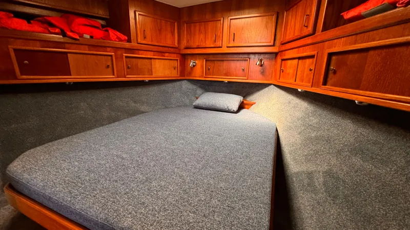 1989 Egg Harbor 43 Convertible Sport Fisherman