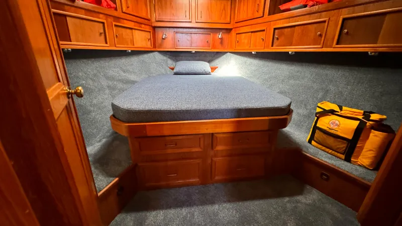 1989 Egg Harbor 43 Convertible Sport Fisherman