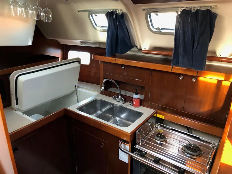 1997 Beneteau 351