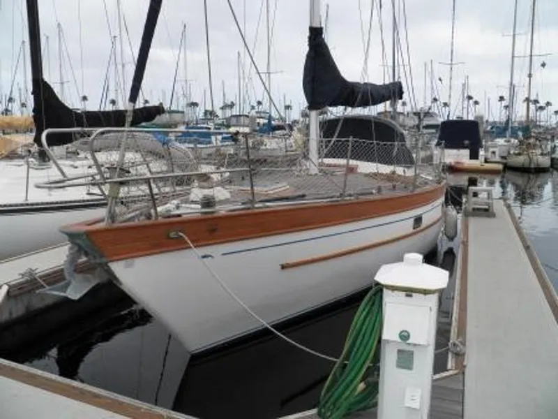 UNO MAS  PORT SIDE SIDE
