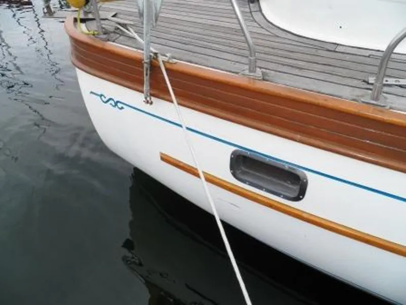 AFT CABIN HULL PORT