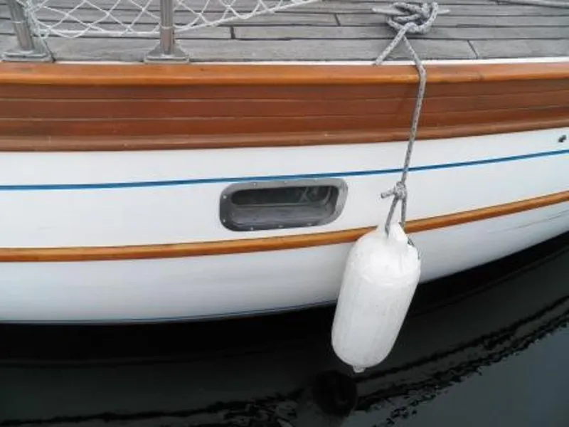HULL PORT