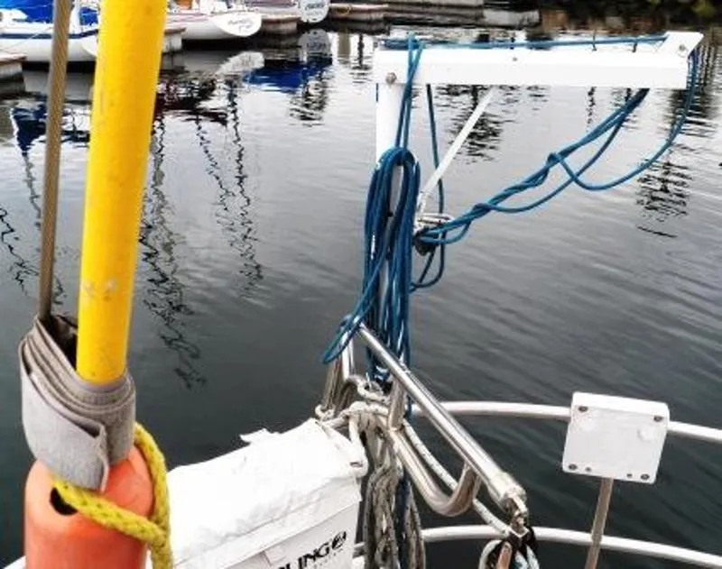 OUTBOARD MOTOR LIFT