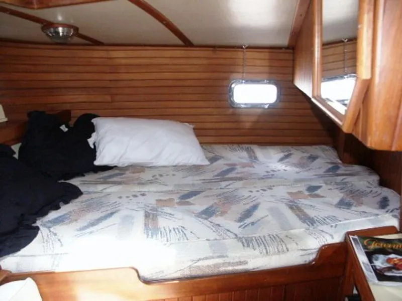 AFT MASTER BERTH TO PORT