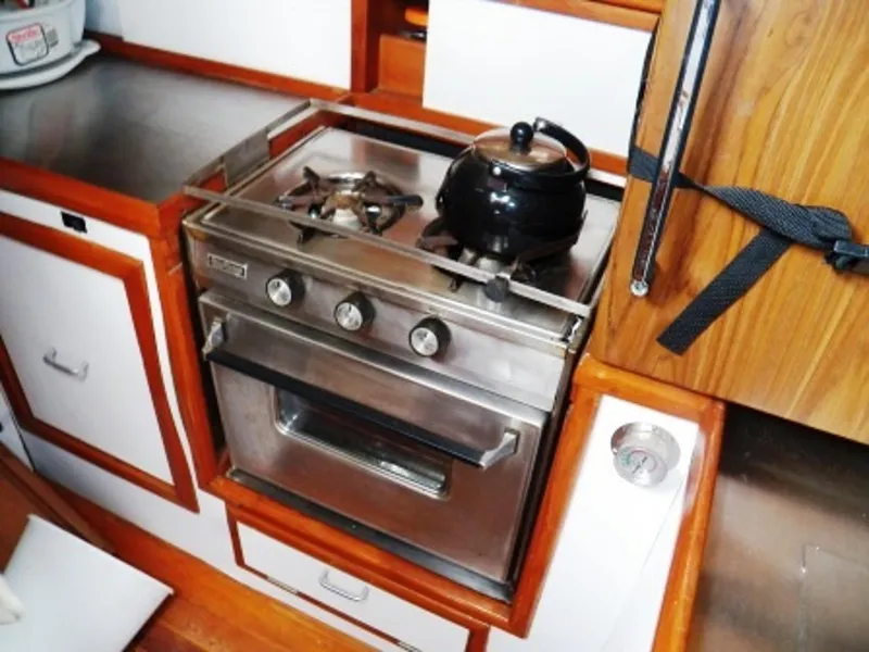 STOVE AND GALLEY STORAGE