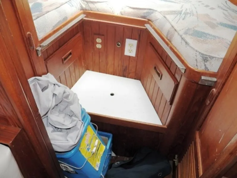 FILLER FOR VEE BERTH