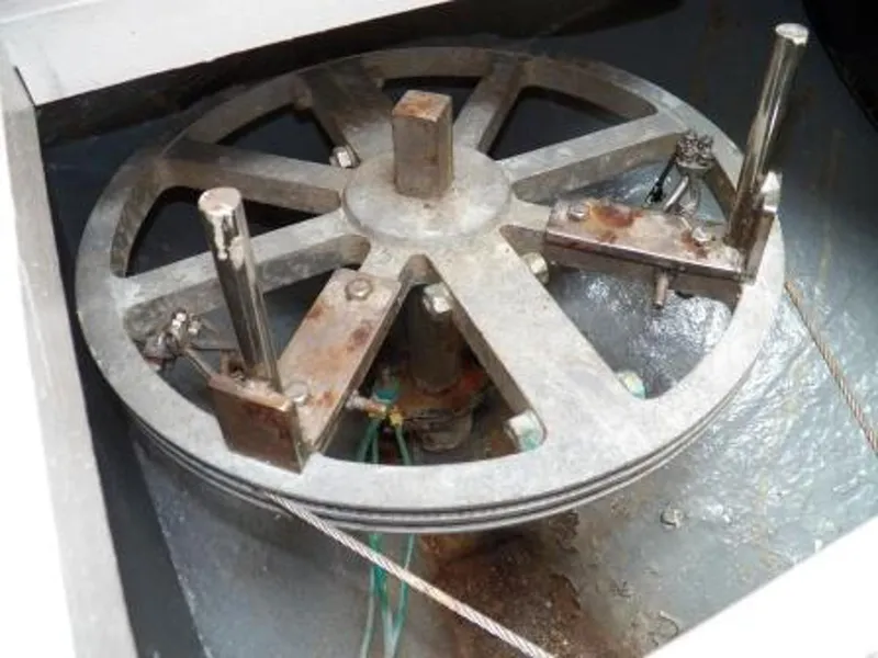 CHAIN AND CABLE DISC DRIVE STEERING