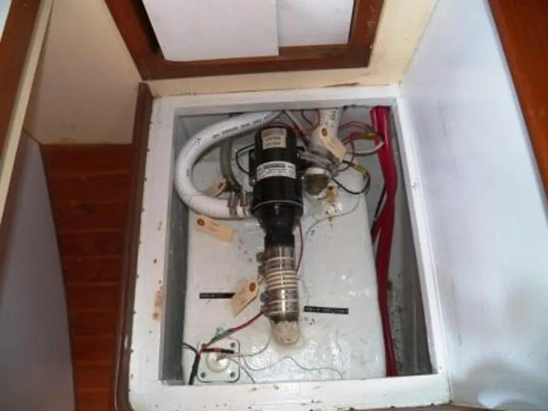 HOLDING TANK UNDER NAV SEAT