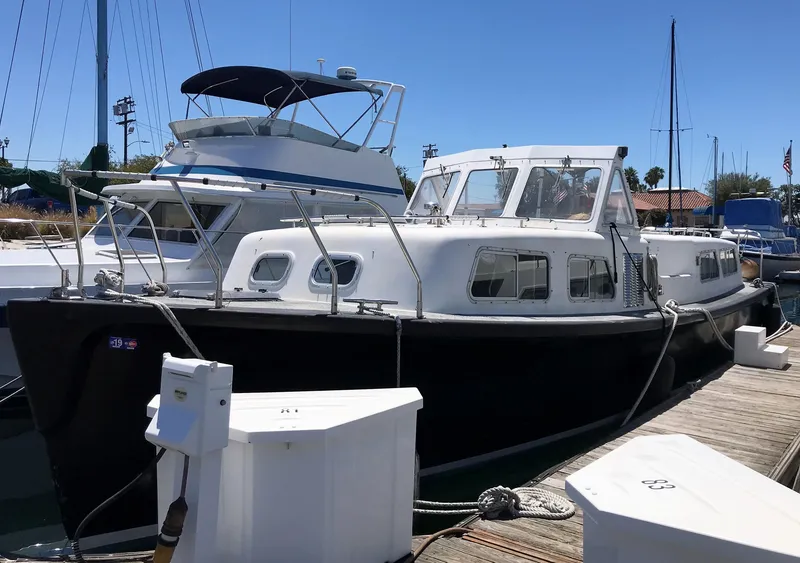 1993 Willard Marine 12 meter Navy Admirals Launch