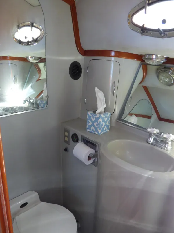 Enclosed head-Stall shower