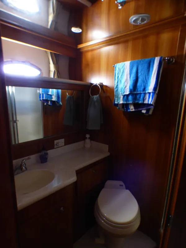 2006 Navigator 4800 Pilothouse/Sedan