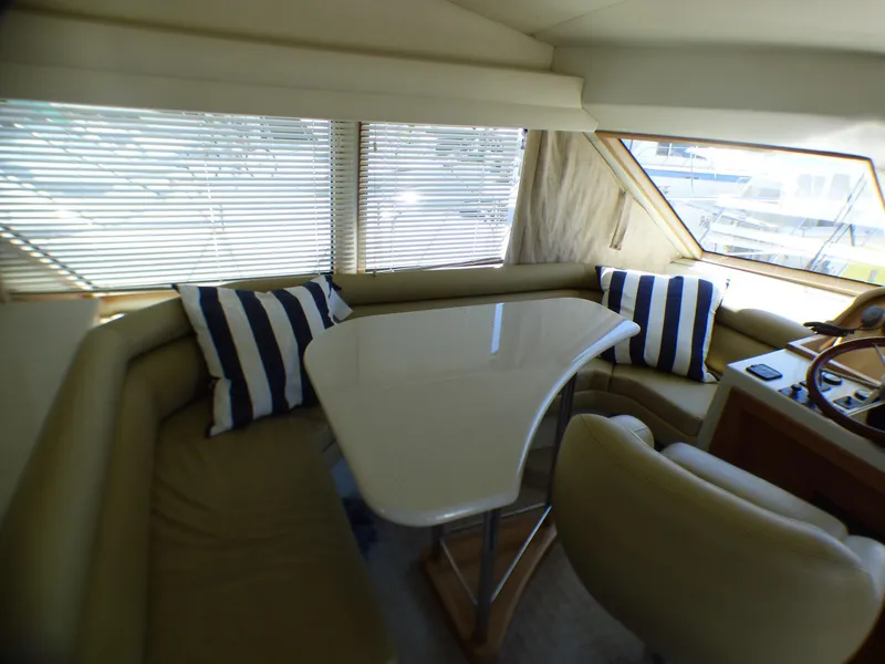 2006 Navigator 4800 Pilothouse/Sedan