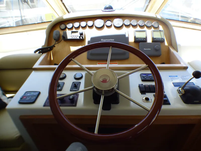 2006 Navigator 4800 Pilothouse/Sedan