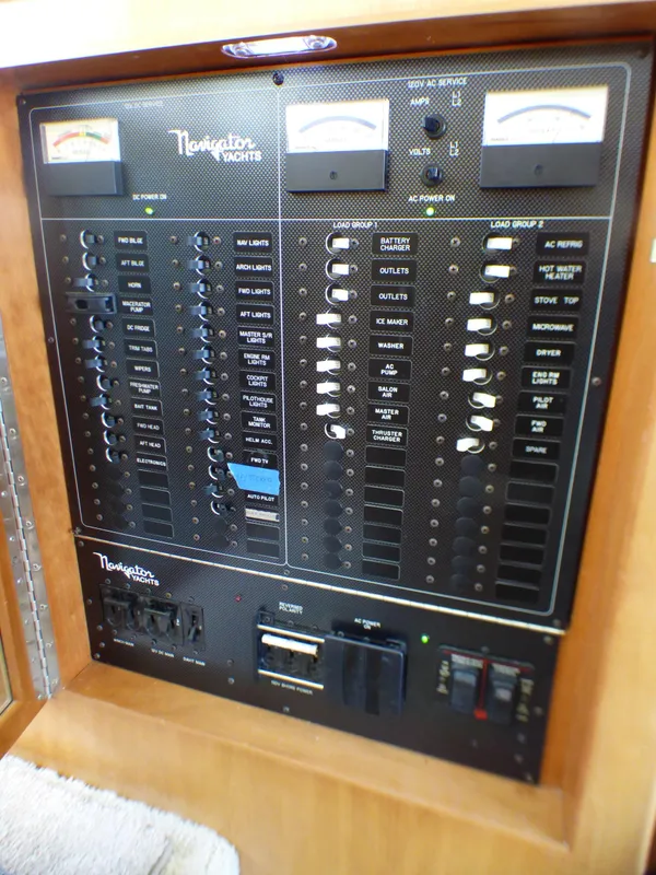 2006 Navigator 4800 Pilothouse/Sedan