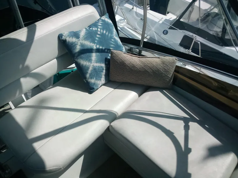 1995 Carver 325 Aft Cabin Motor Yacht