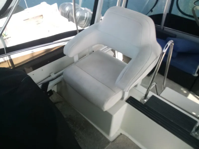 1995 Carver 325 Aft Cabin Motor Yacht